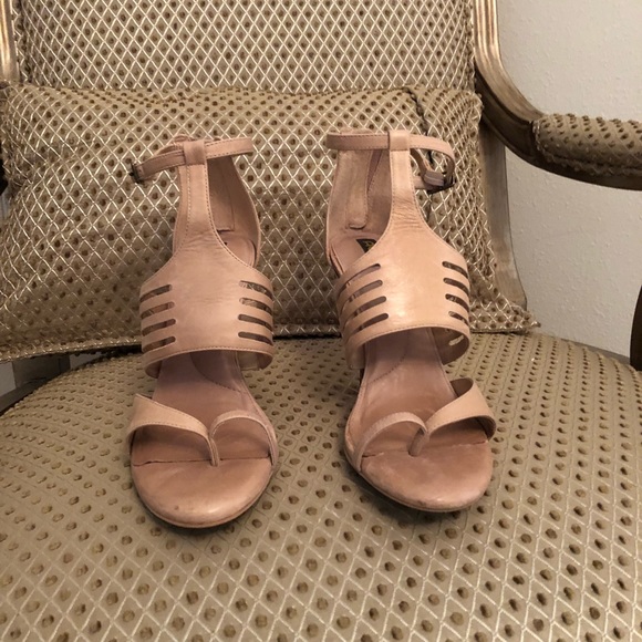 AURI sz10 tan color sandal with cushion footbed - Picture 4 of 8